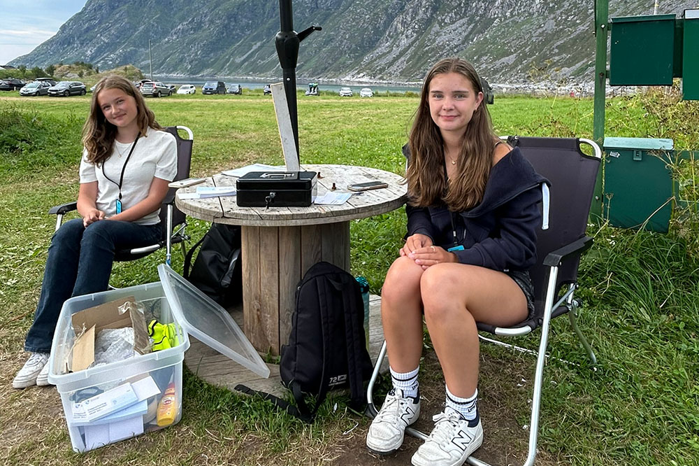 Tilde (t.v.) og Synnøve skal snart i gong med eit nytt skuleår på Hauge.