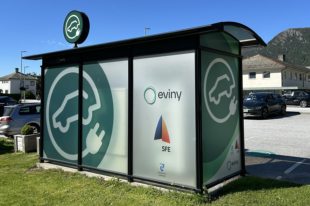 Ladestasjonen i Svelgen. Foto: Bremanger kommune.