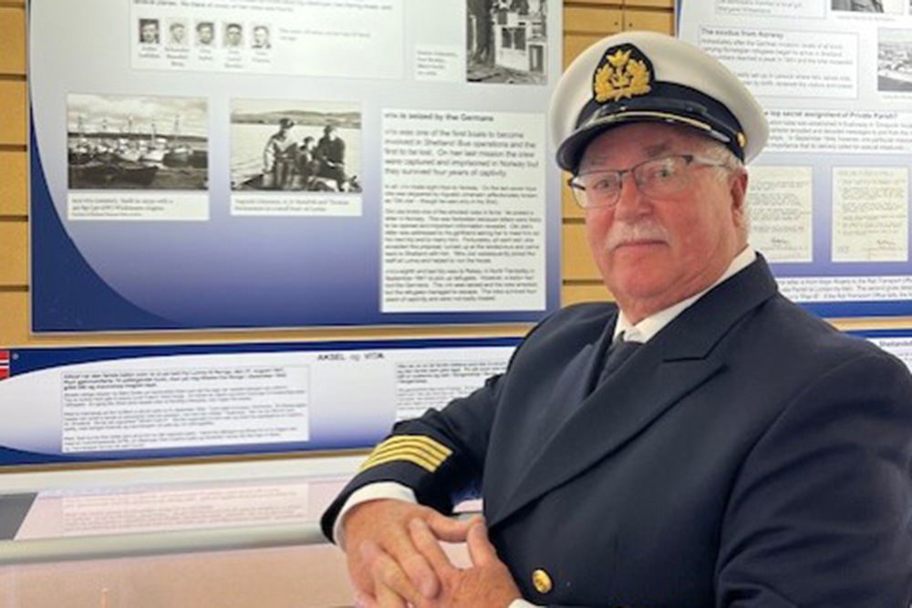Skipper Svein Sandvik på museet i Lerwick.