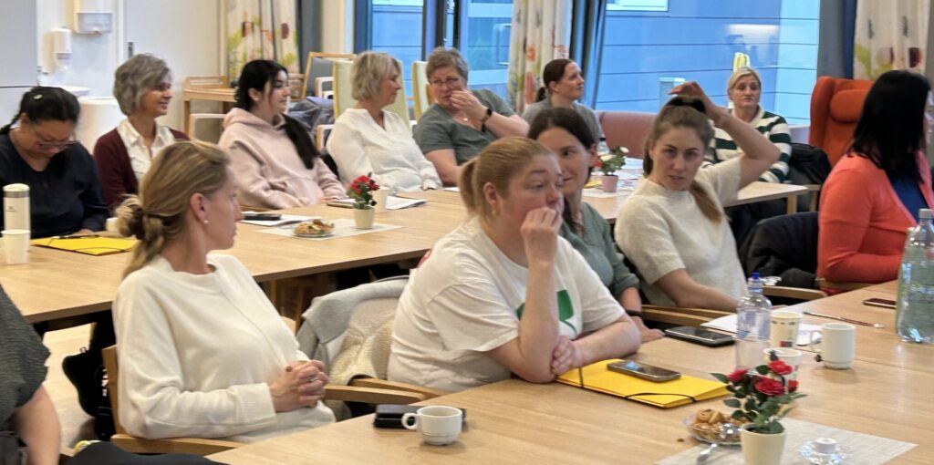 Mange var med på første samlinga for dei som skal ta fagbrev.