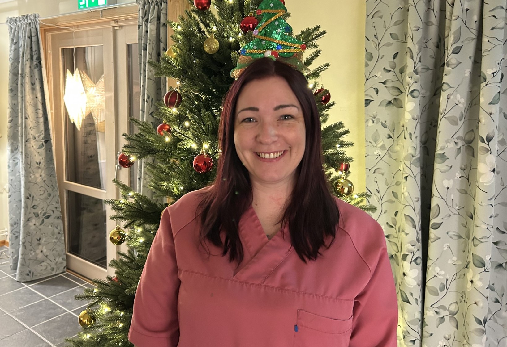 Beate Pedersen er lærling på sjukeheimen i Kalvåg.