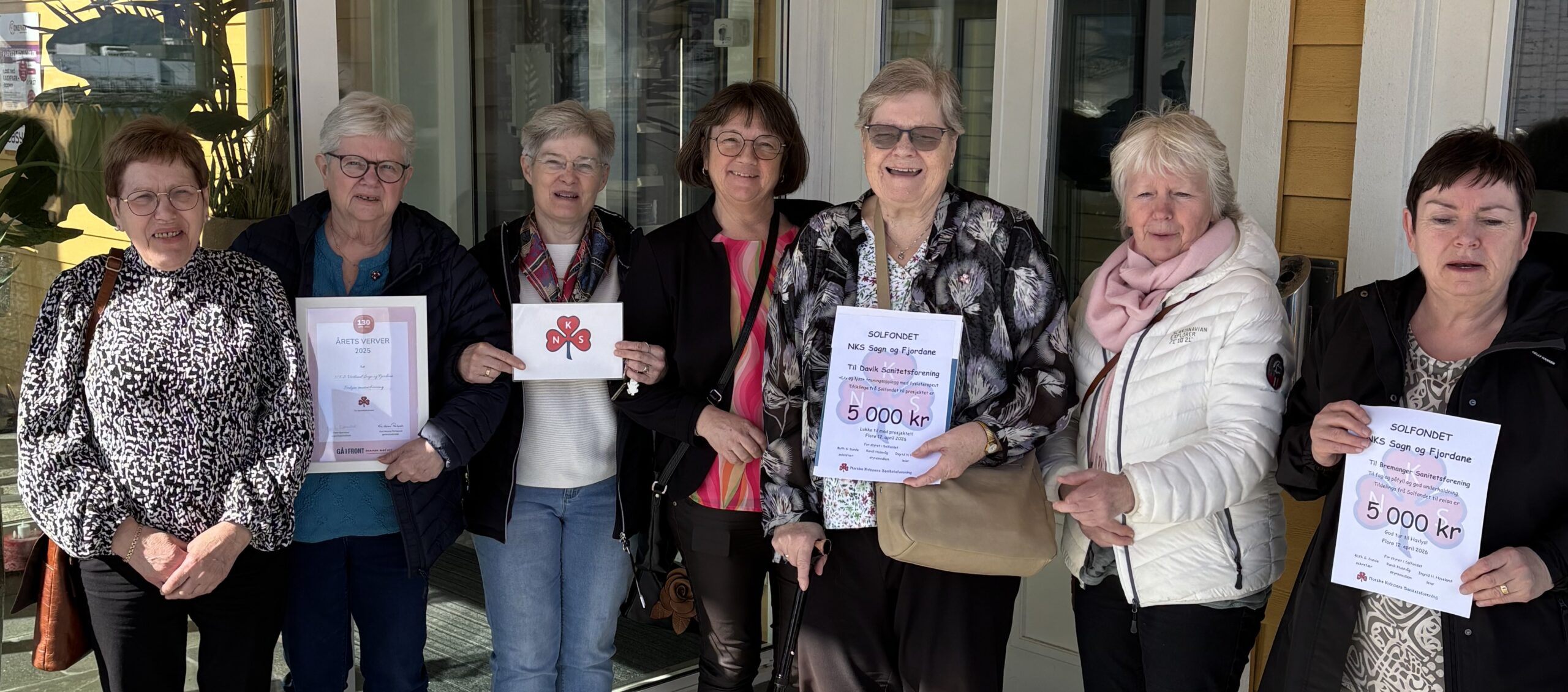 Ester Hatleset, Astrid Berle, Ann – Elise Myklebust, ordføraren, Elise Berglund, Reidun Torvanger og Sissel Klungreset.