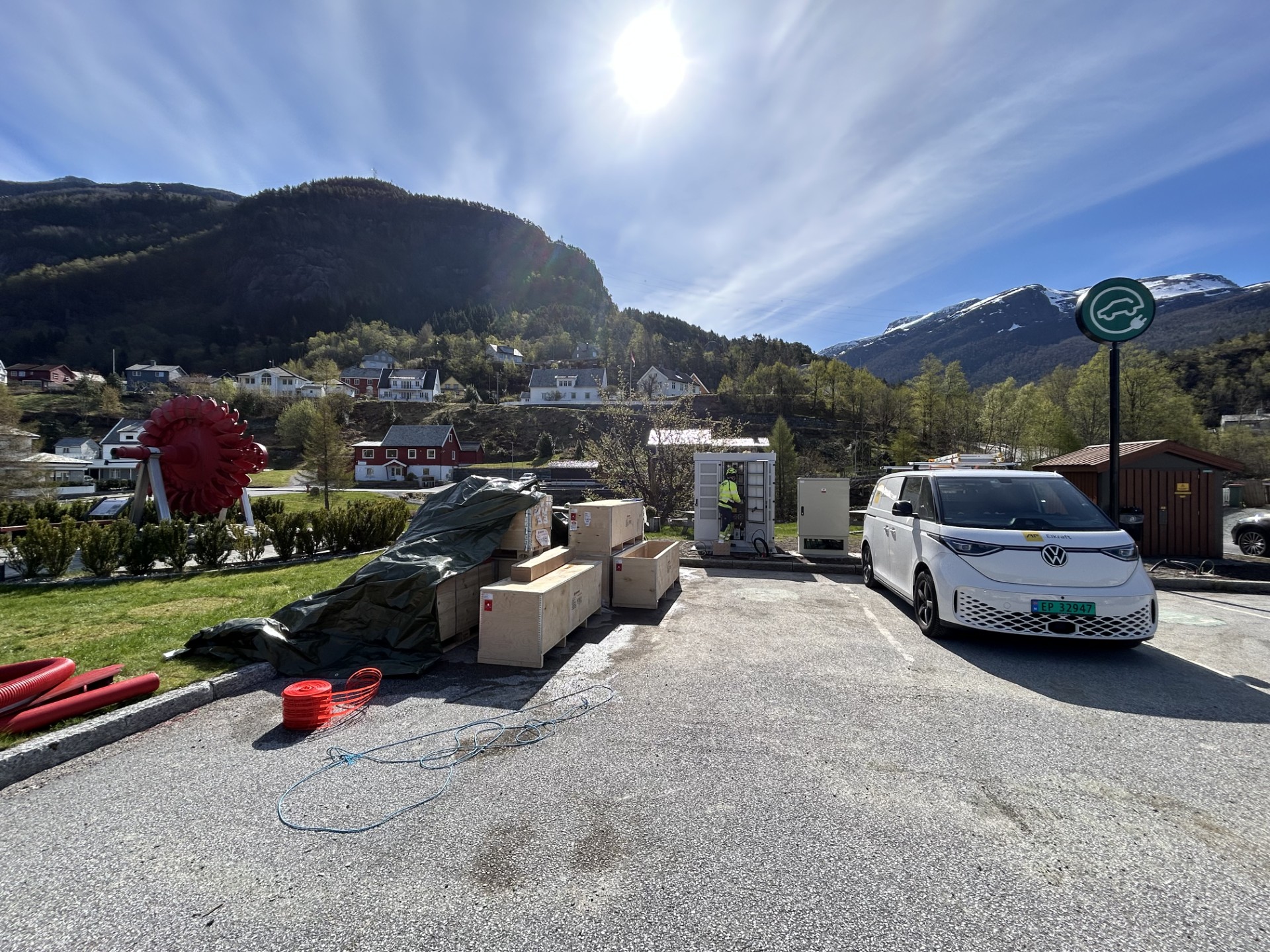 Ladestasjonen for el-bil i Svelgen er nede.