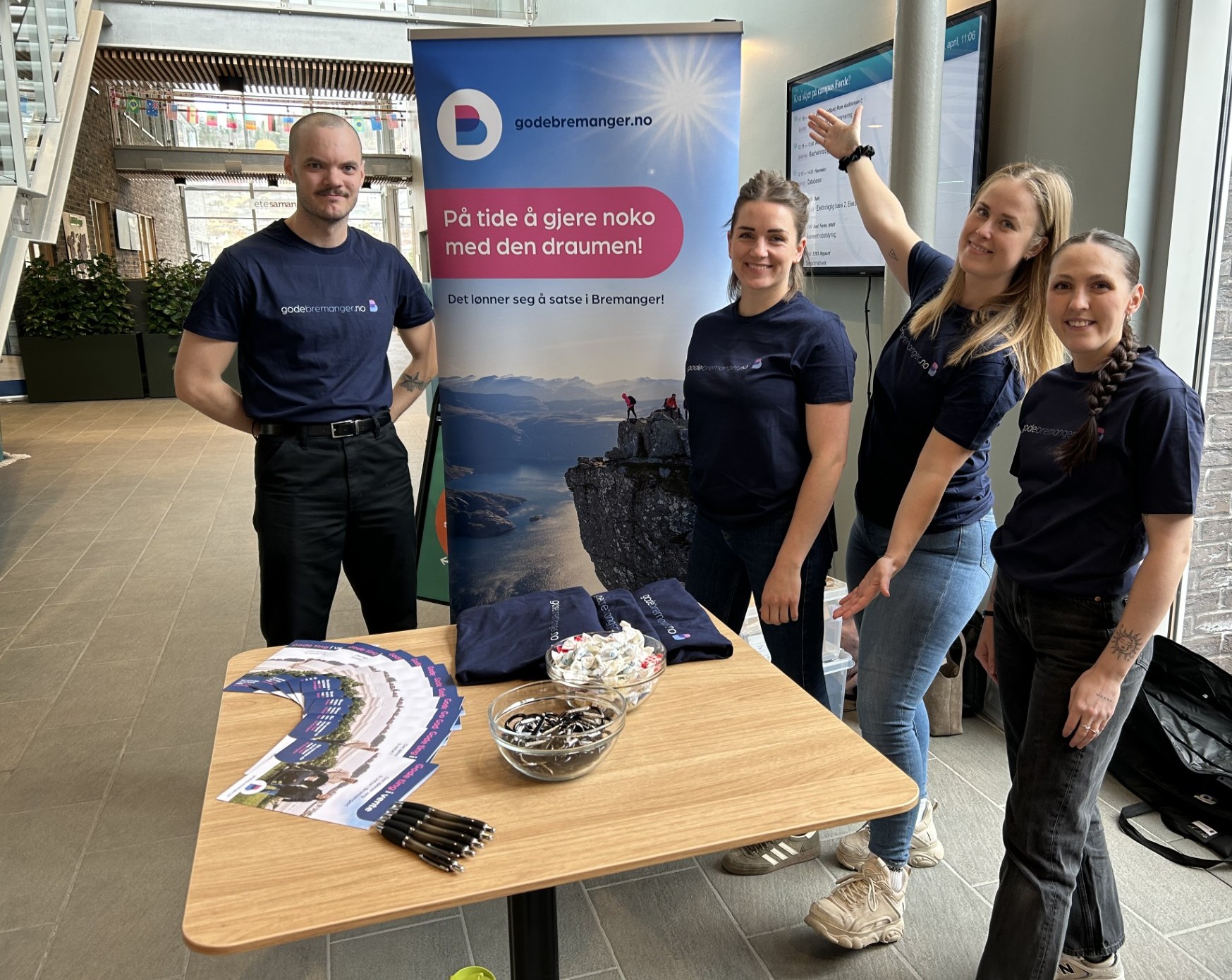 Anders Igland, Siri Aamot, Tonje Storøy og Michelle Gjelsvik var i Førde.