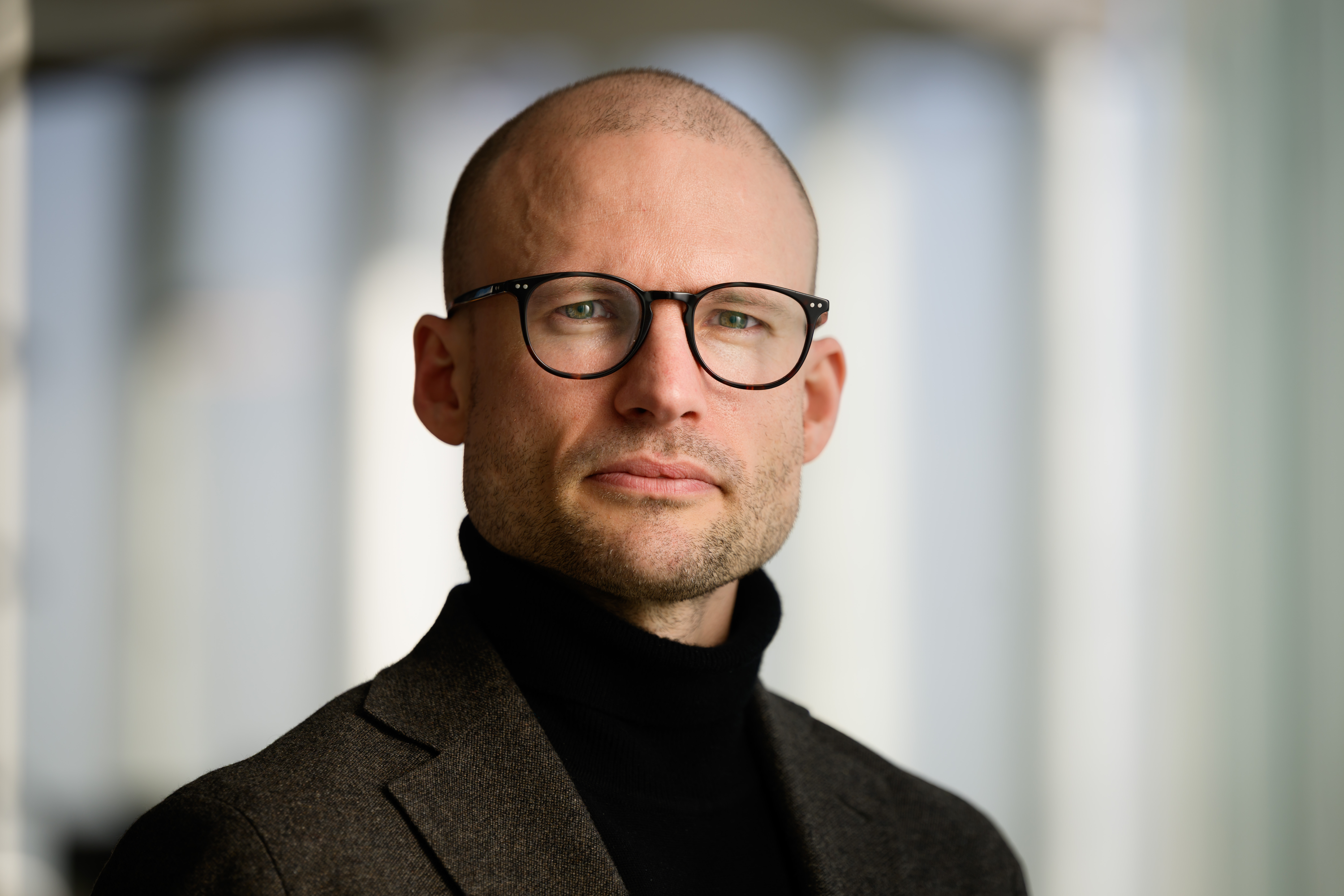 Forfattar Øystein Skotheim. Foto; Fartein Rudjord.