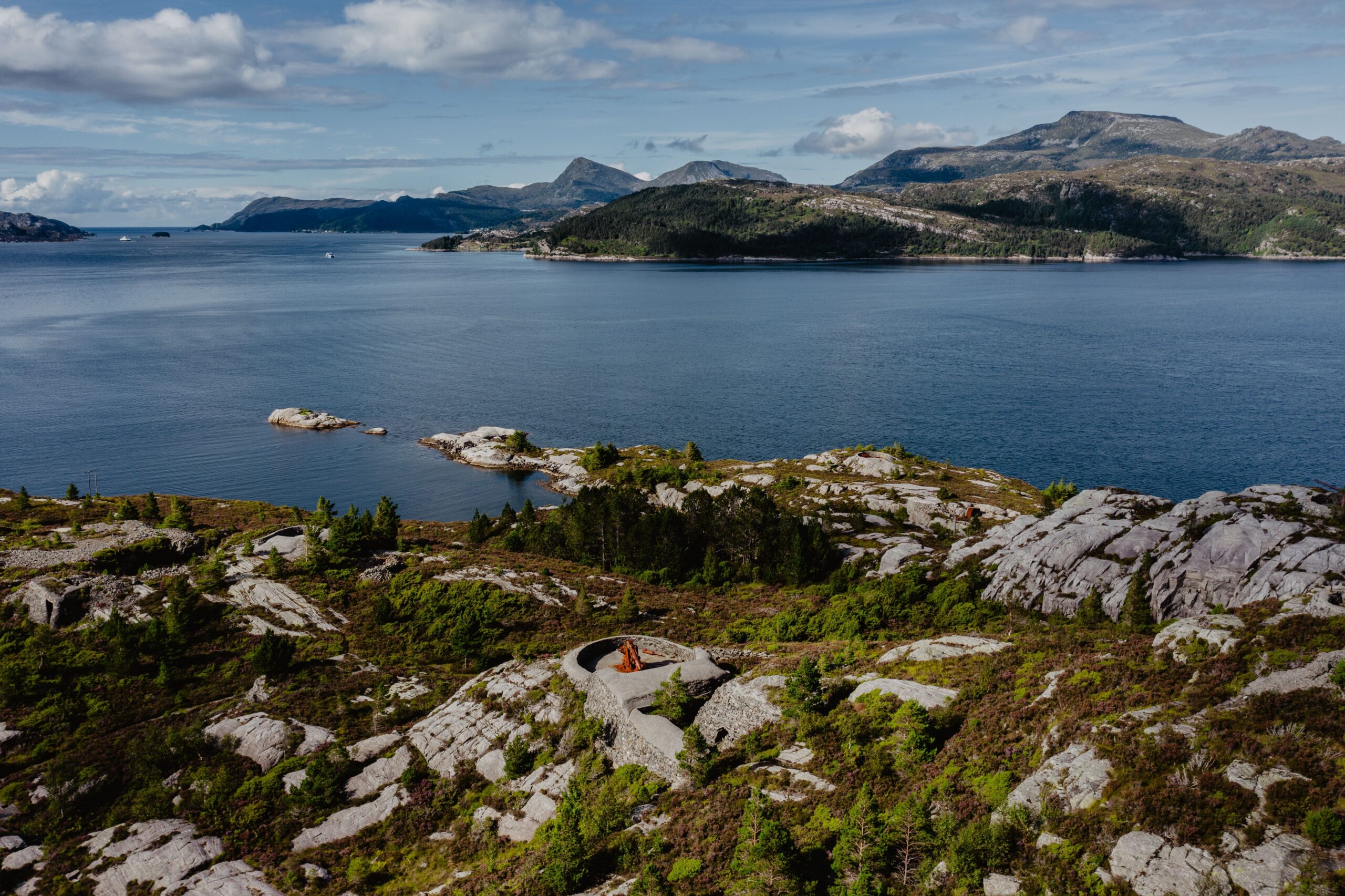 Tongane ligg på Rugsundøy.