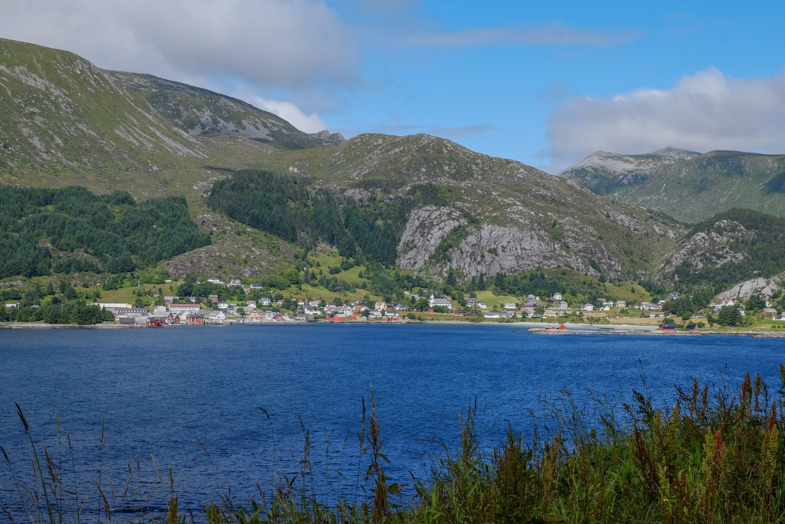 På Hauge er det fleire tomter til sals. Foto: Steinar Engeland.